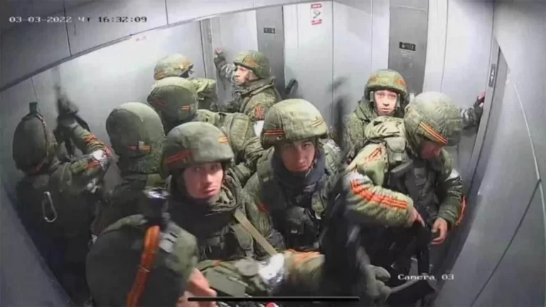 Russian soldiers trapped in an elevator for 40 hours: What happened?